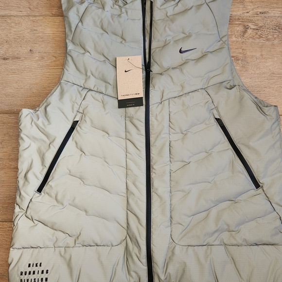 Nike Men's Gray Puffer Vest - Picture 1 of 4